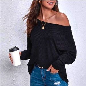 OVERSIZED BLACK LONG SLEEVE LIGHTWEIGHT SWEATER